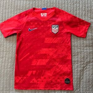 USWNT 2019 Jersey with signatures on back